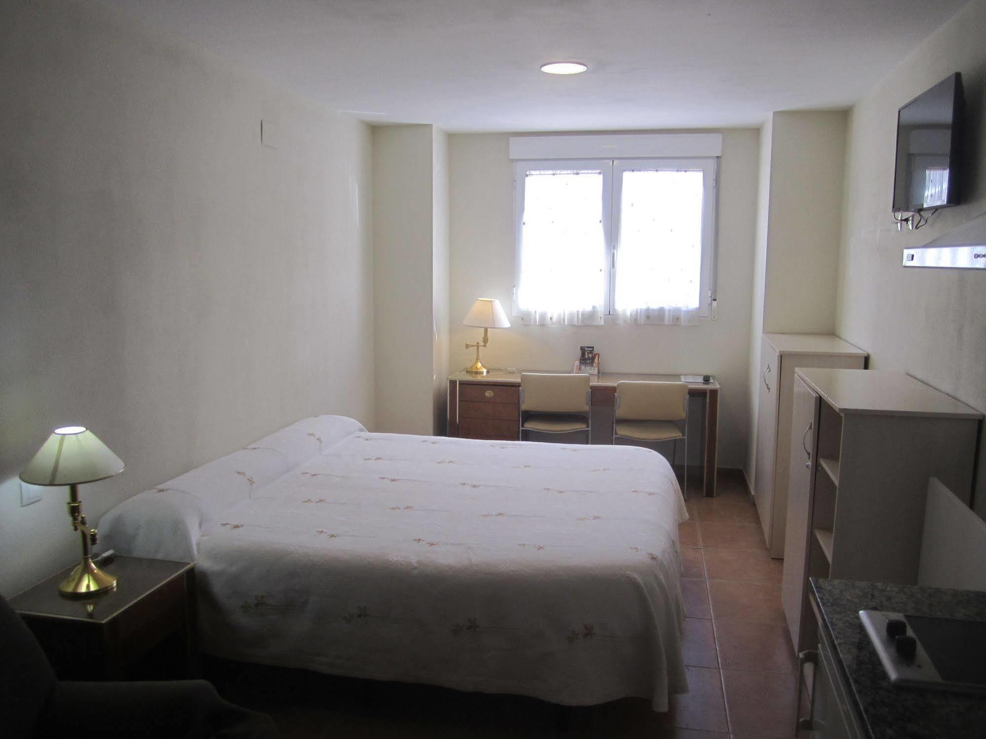 Hostal El Estudio Almansa Extérieur photo