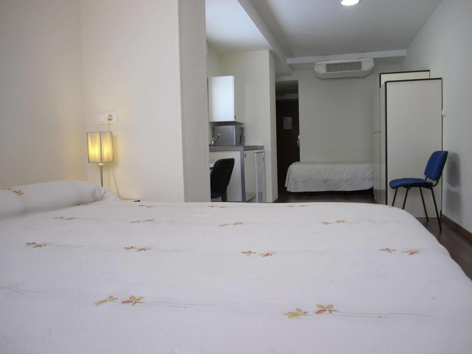 Hostal El Estudio Almansa Extérieur photo